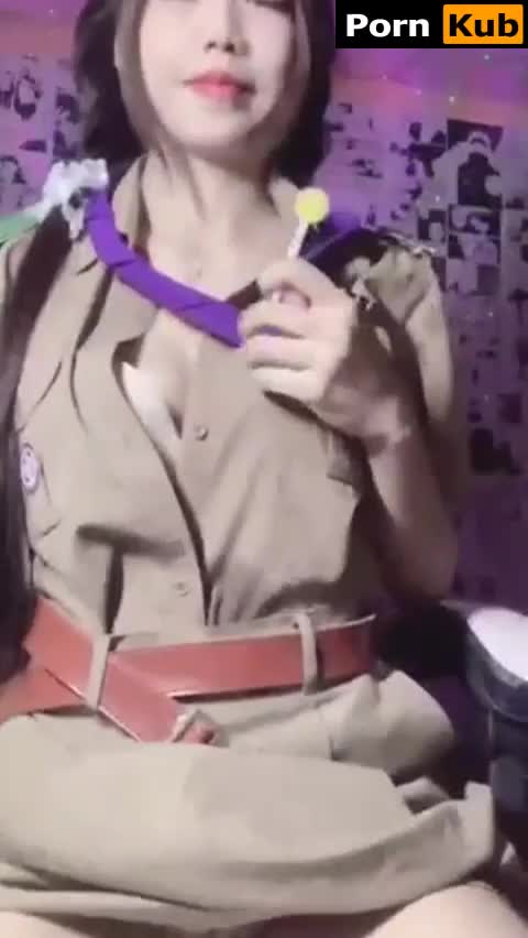หลุด xxx ไลฟ์สดคาชุดราชการ ครูใหม่เพิ่งบรรจุ สอนลูกเสือกลับมาเปิดวีดีโอคอลทันที โชว์หีฟิตโหนกกรีมเนียน ๆ ปลดกระดุมเสื้อบนนมโตเด้ง ๆ มือลูบหีเงี่ยน ๆ ครางยั่วเย็ดเบา ๆ ในชุดครูเต็มยศ บอกเลยงานดีมาก