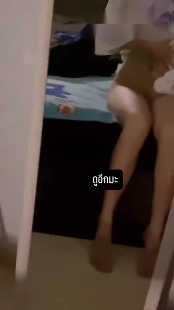 คลิปหลุดทางบ้าน น้องแว่นกินแซ่บ ส่งคลิปยั่วผัว แหกขาโชว์หีโคตรเสียว งานดีสุดๆ